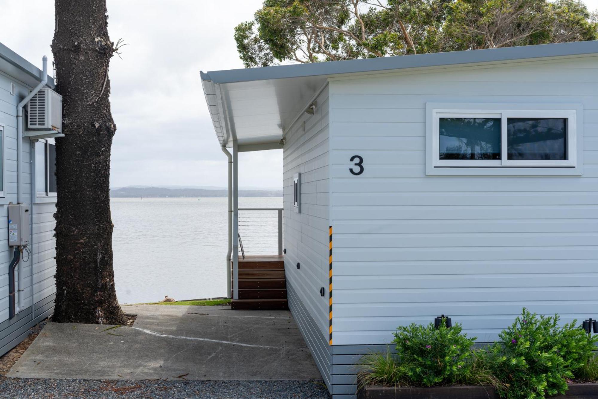 Two Shores Holiday Village Entrance Bagian luar foto