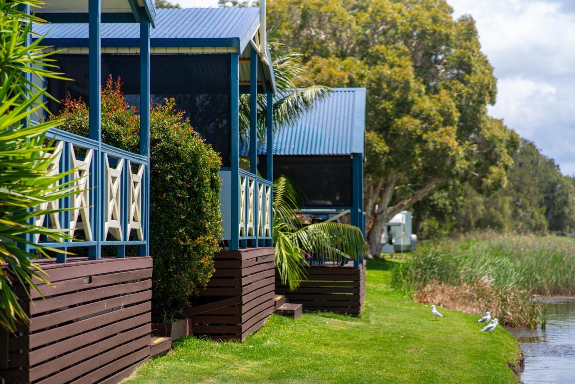 Two Shores Holiday Village Entrance Bagian luar foto