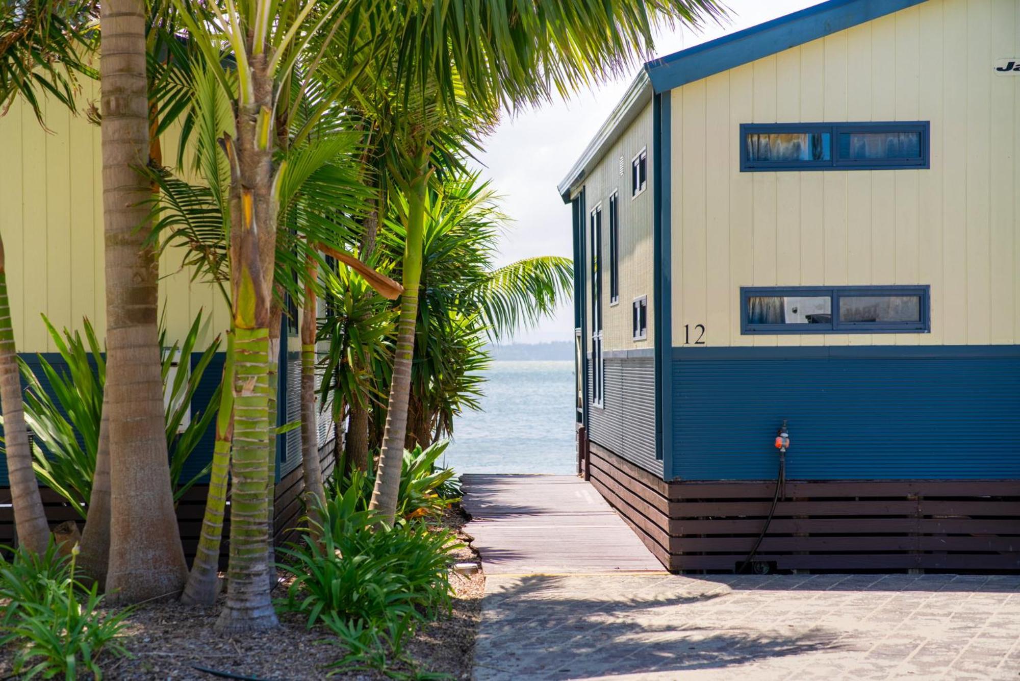 Two Shores Holiday Village Entrance Bagian luar foto