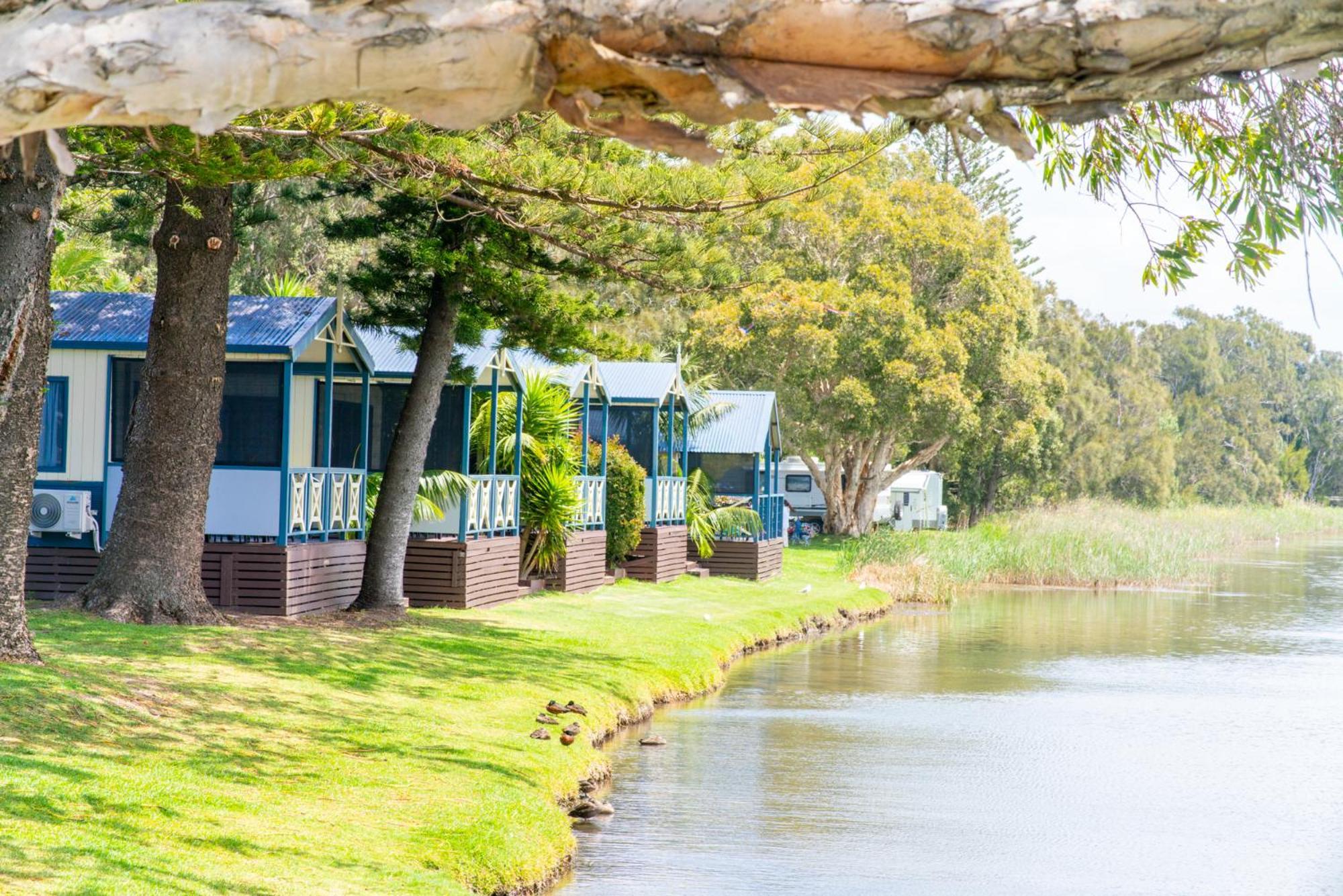 Two Shores Holiday Village Entrance Bagian luar foto