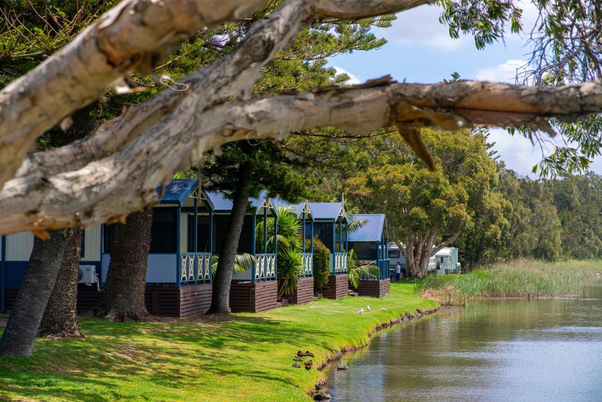 Two Shores Holiday Village Entrance Bagian luar foto