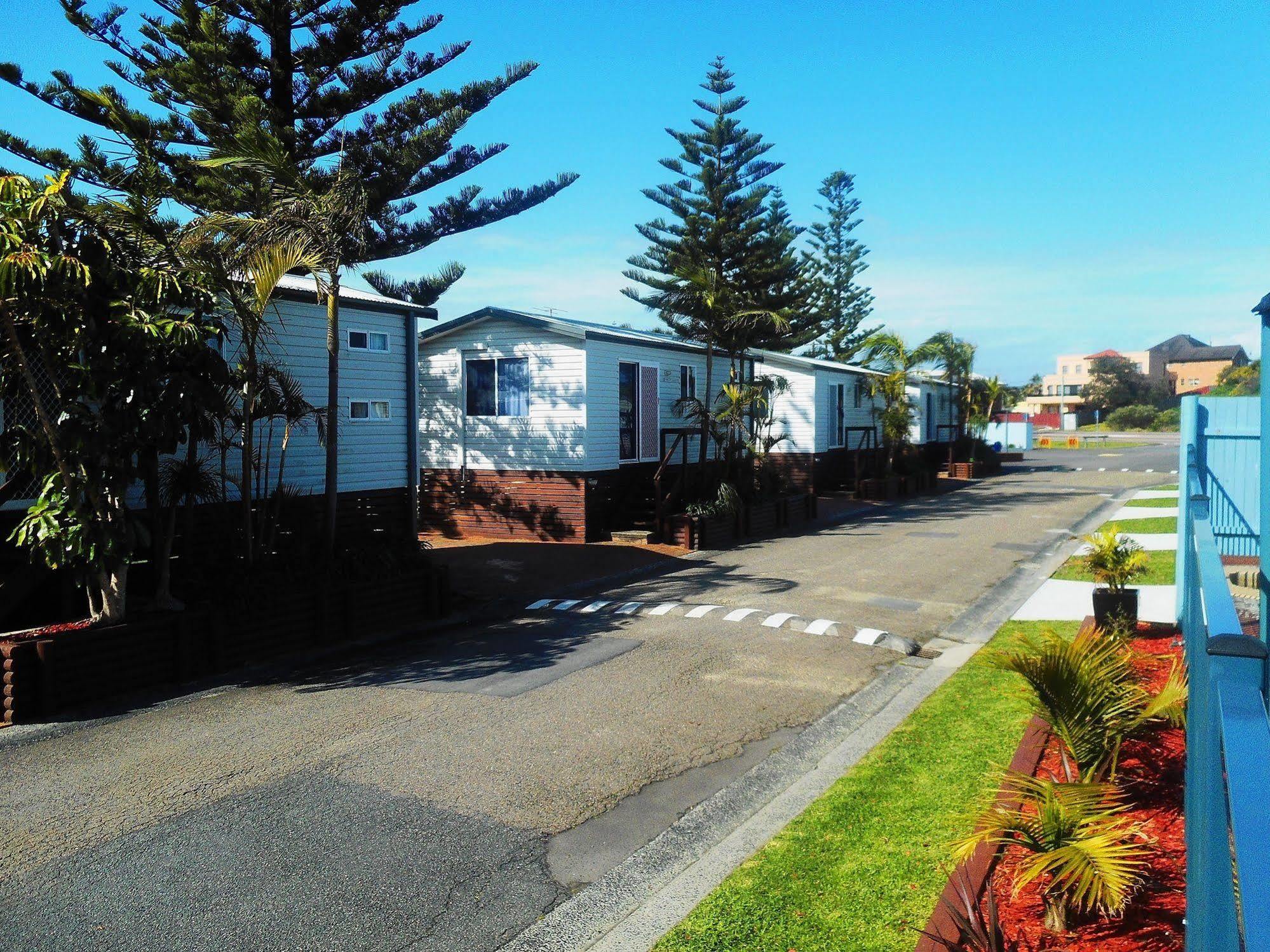 Two Shores Holiday Village Entrance Bagian luar foto