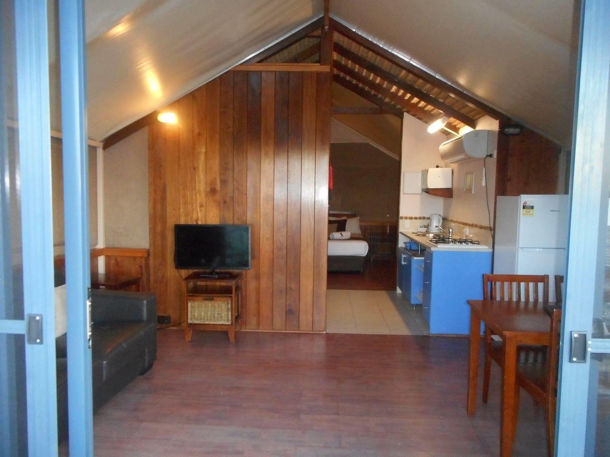 Two Shores Holiday Village Entrance Bagian luar foto