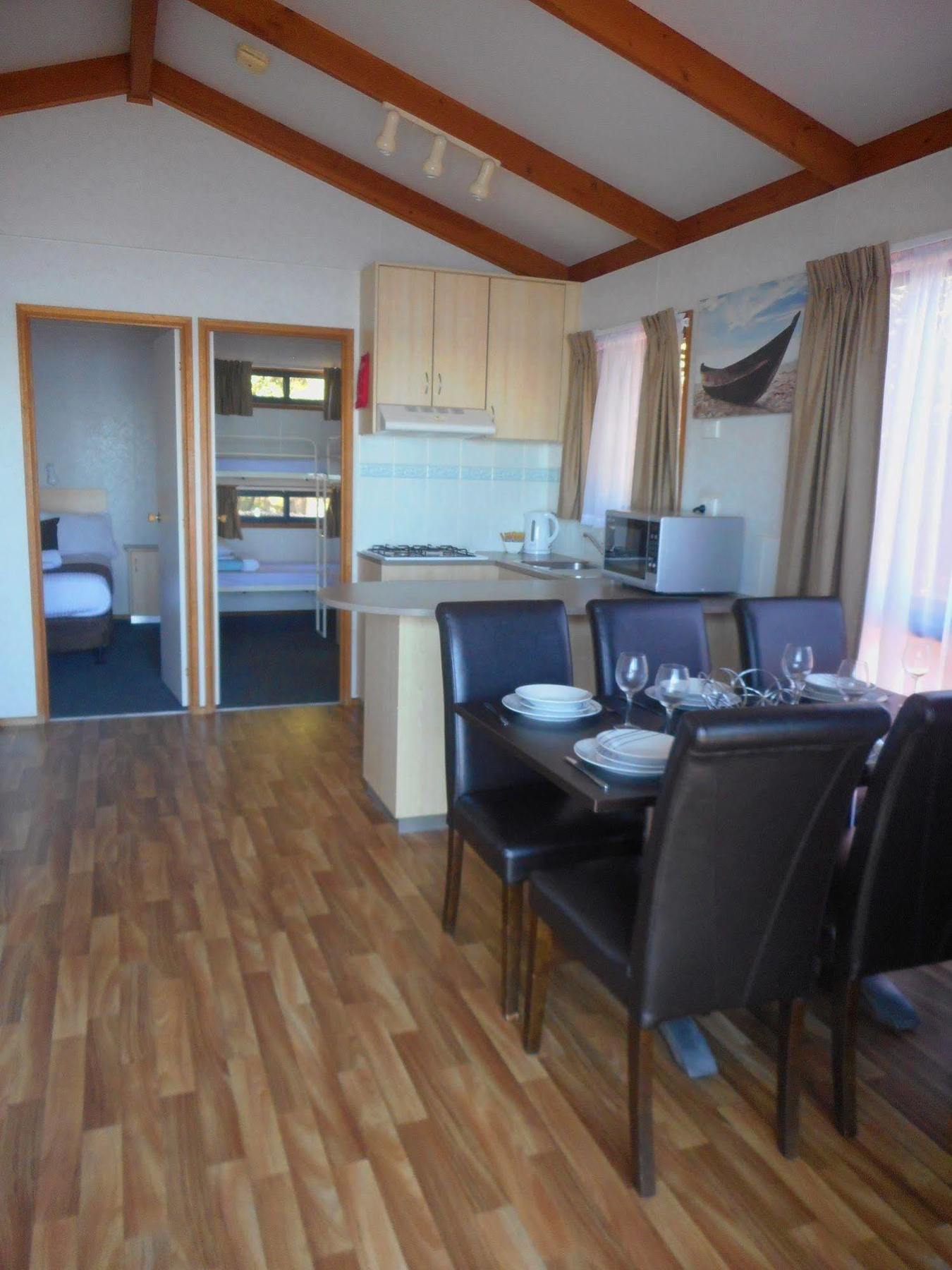 Two Shores Holiday Village Entrance Bagian luar foto