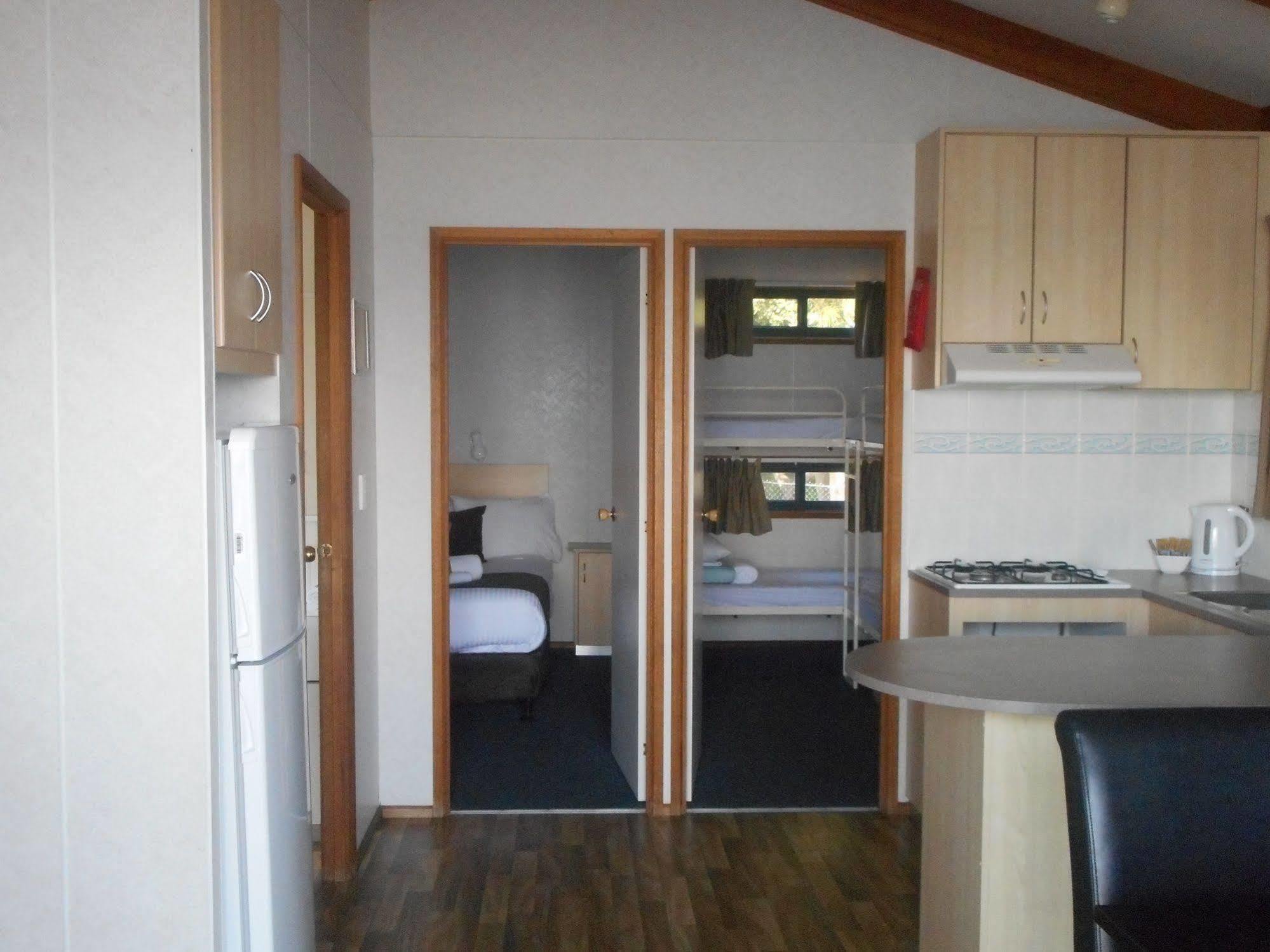 Two Shores Holiday Village Entrance Bagian luar foto