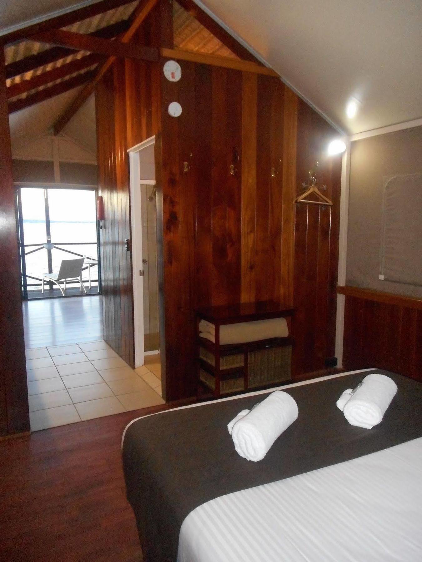 Two Shores Holiday Village Entrance Bagian luar foto