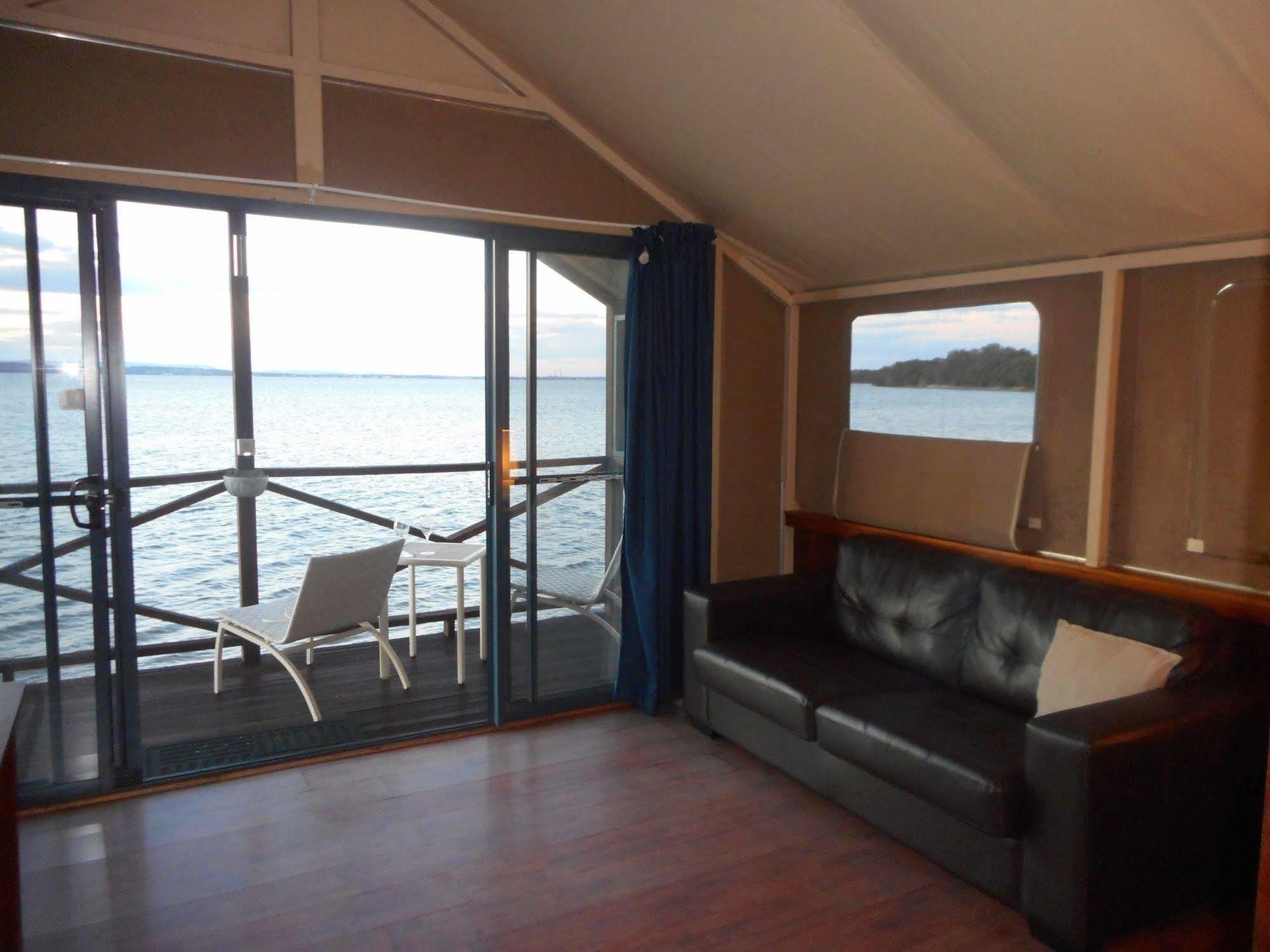 Two Shores Holiday Village Entrance Bagian luar foto