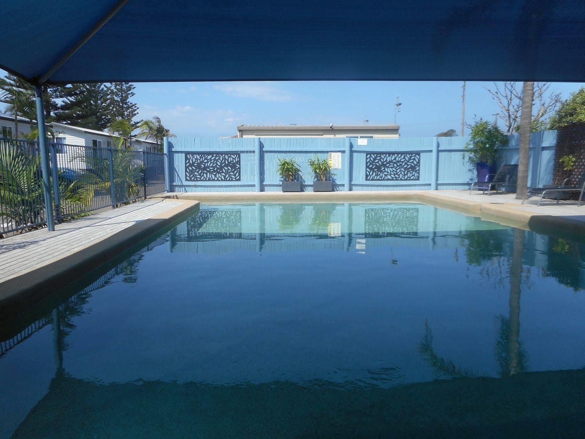 Two Shores Holiday Village Entrance Bagian luar foto